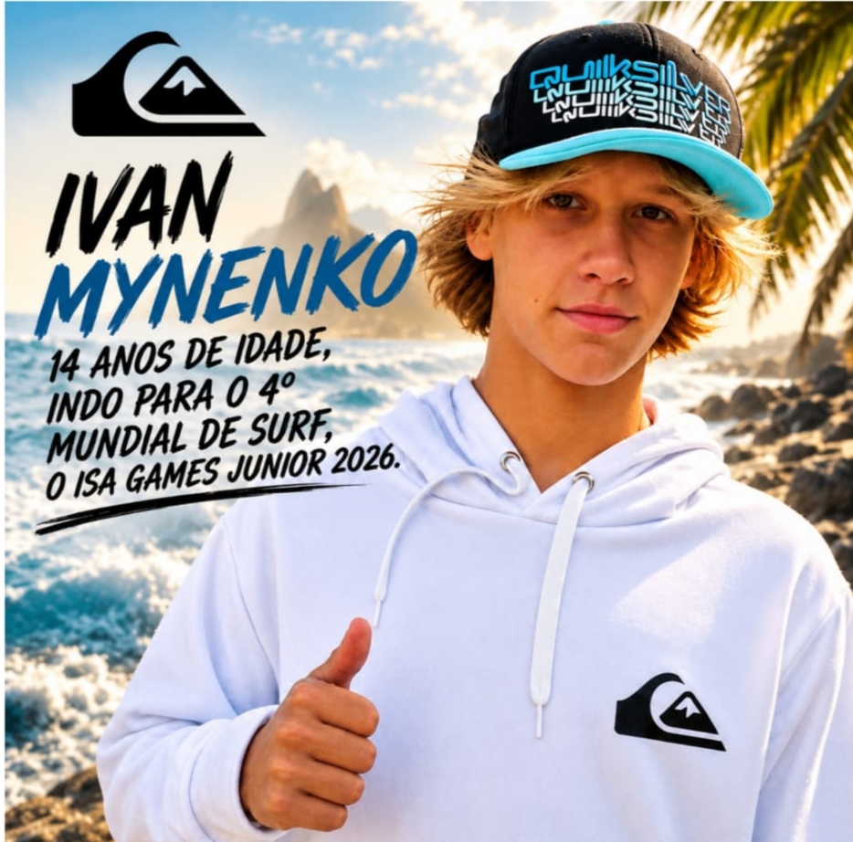 Ivan Mynenko com boné e moletom Quiksilver, praia do Rio de Janeiro ao fundo
